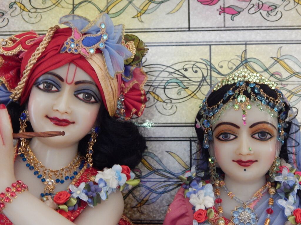 Karnamrita dasa and Archana Siddhi devi dasi